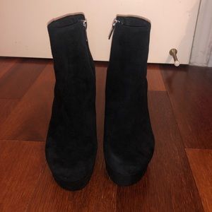Steve Madden black suede gratify booties